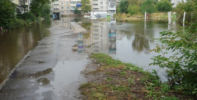 Ліквідація підтоплень на бульв. Перова, 13/2