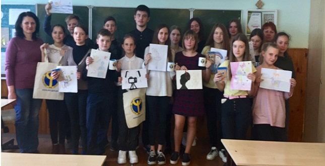 Спеціалісти районній філії Київського міського центру зайнятості провели конкурс дитячих малюнків "Моя майбутня професія"