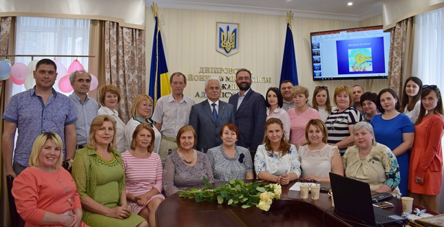 З 20-річним ювілеєм привітали спеціалістів районного Центру соціальних служб для сім'ї, дітей та молоді