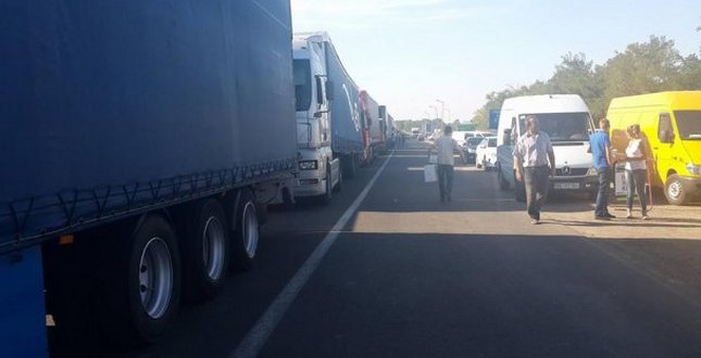 Із 19 вересня в’їзд вантажного транспорту до Києва з боку Борисполя обмежуватимуть у зв’язку зі збільшенням кількості шкідливих речовин у повітрі