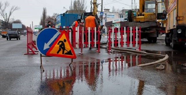6 грудня по вул. Райдужній, 39 та б-рі Перова, 2 відсутнє холодне водопостачання