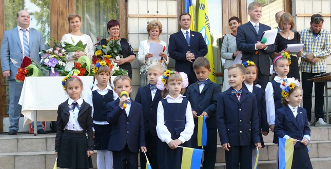 Свято першого дзвоника для маленьких дніпровчан