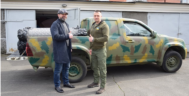 Промислові підприємства надали військовим благодійну допомогу у вигляді рулонів сітки рабиці