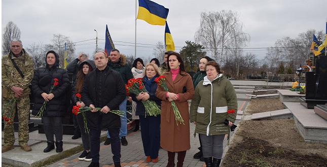 Керівництво Дніпровської райдержадміністрації вшанувало пам'ять полеглих Героїв-захисників України