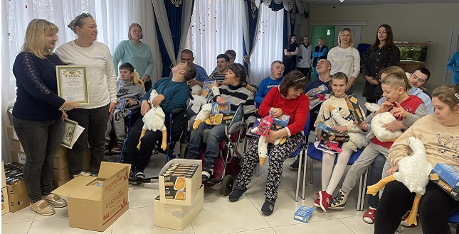 Для підопічних районного Центру комплексної реабілітації для осіб з інвалідністю провели майстер-клас у техніці дудлінг
