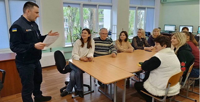 Робоча зустріч представників освітньої галузі Дніпровського району та рятувальників районного управління ДСНС