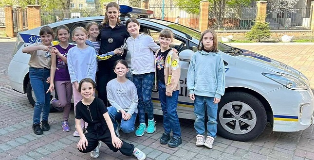 Працівники поліції навчали учнів молодшої школи №148 правилам дорожнього руху