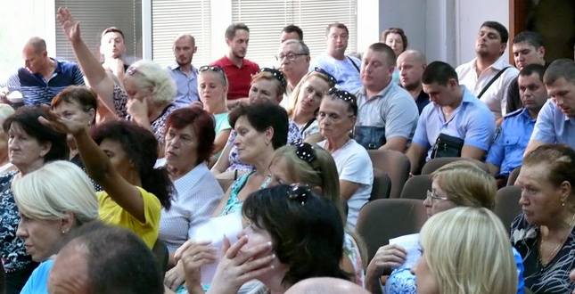 Громадські слухання щодо припинення діяльності "Центру адиктологічної медицини"