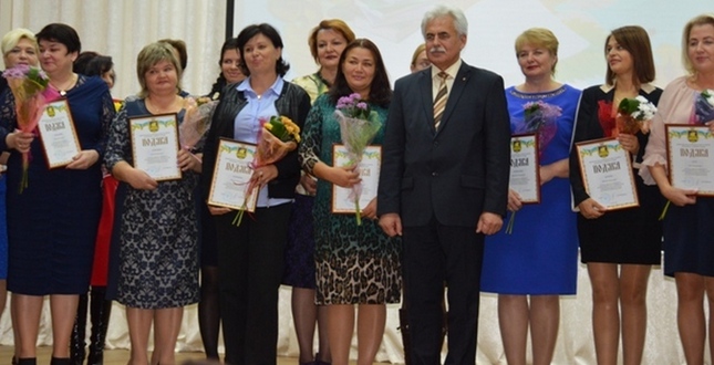 Привітання голови Дніпровської районної в місті Києві державної адміністрації з нагоди Дня працівників освіти