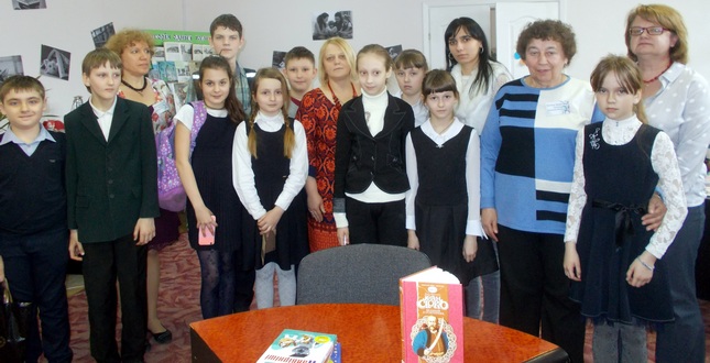 В районній бібліотеці  ім. П. Усенка відбулась зустріч з українською поетесою та прозаїком Марією Морозенко